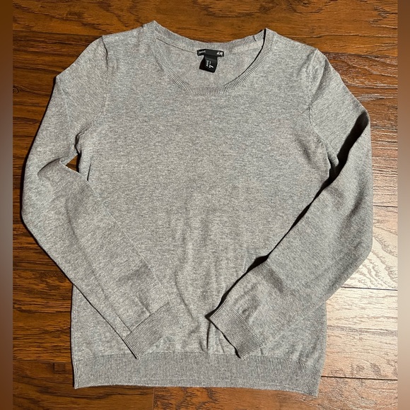 H&M basic sweater. - Picture 2 of 3